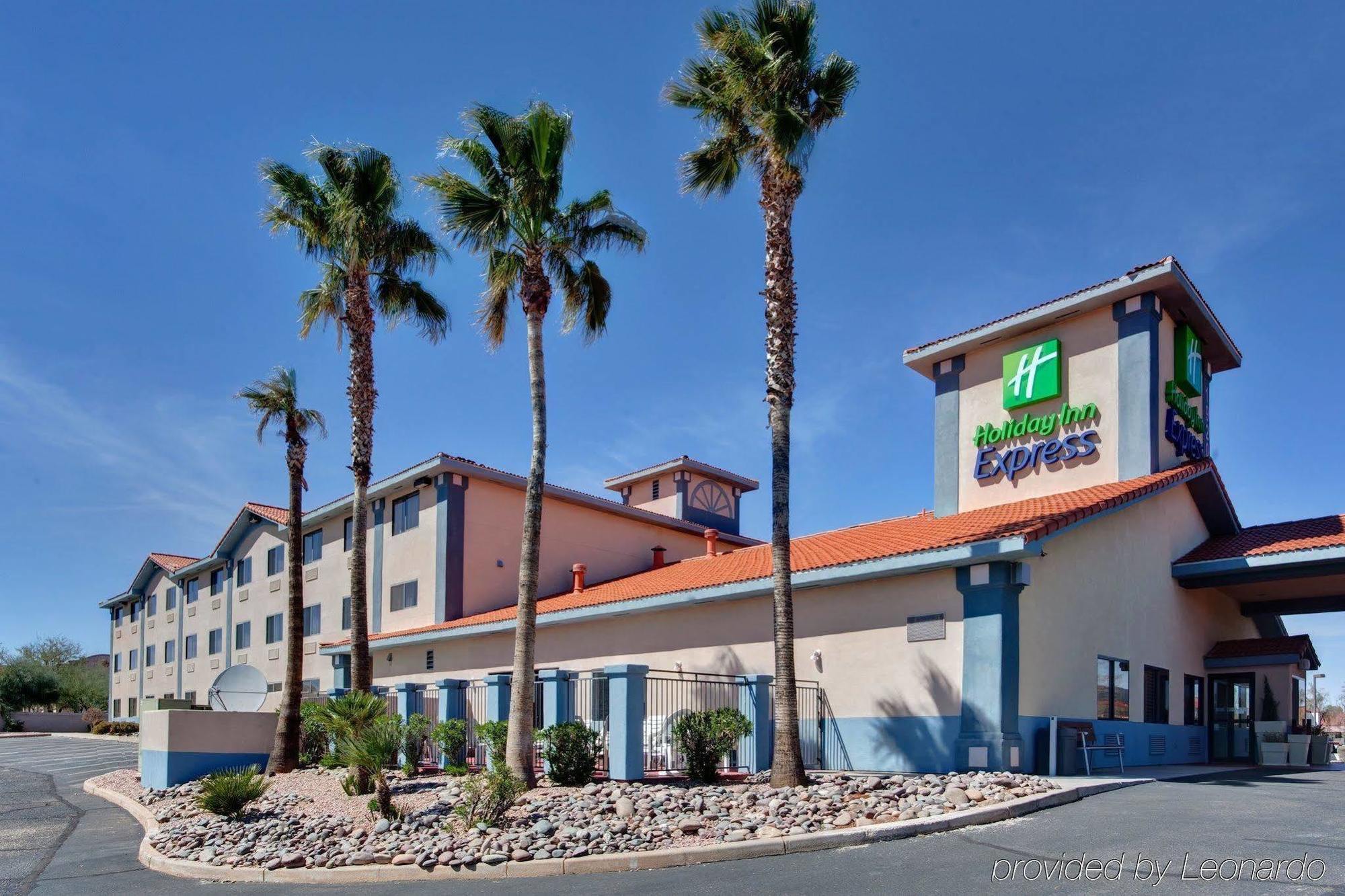 Vagabond Inn Executive Green Valley Exterior photo