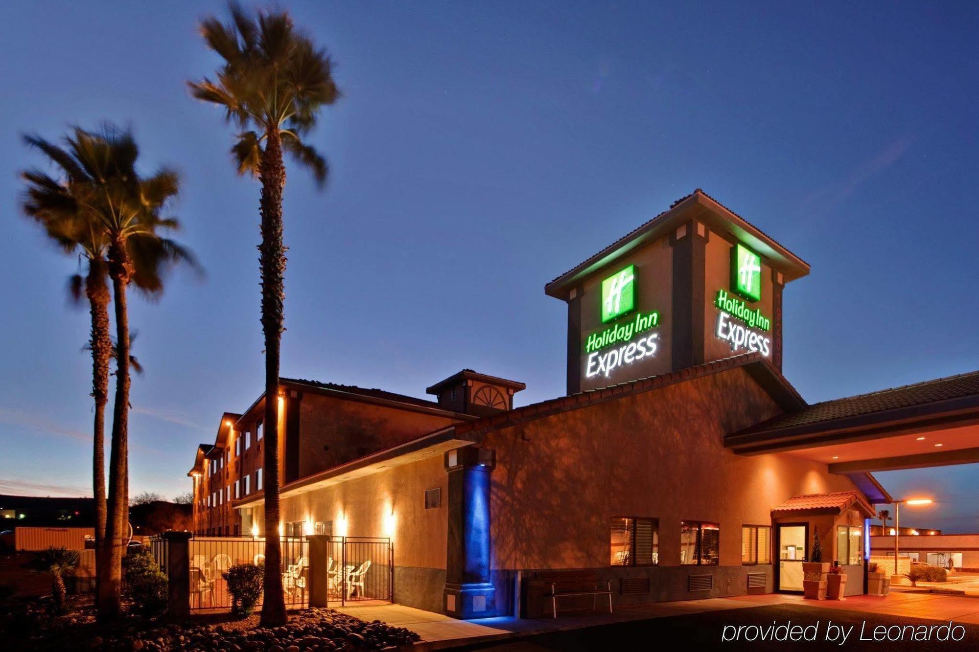 Vagabond Inn Executive Green Valley Exterior photo